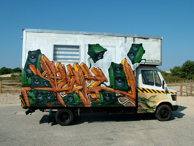 Graffiti_truck.jpg